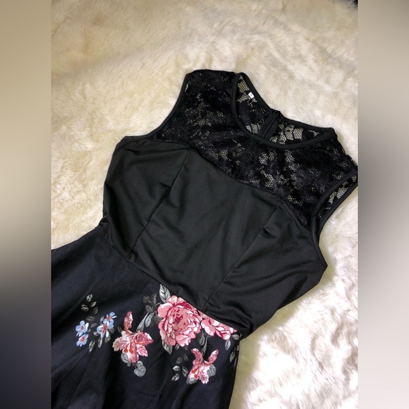 Casual Dress - Picture 2 of 8